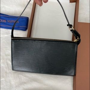 Louis Vuitton Epi Pochette Accessoires 24